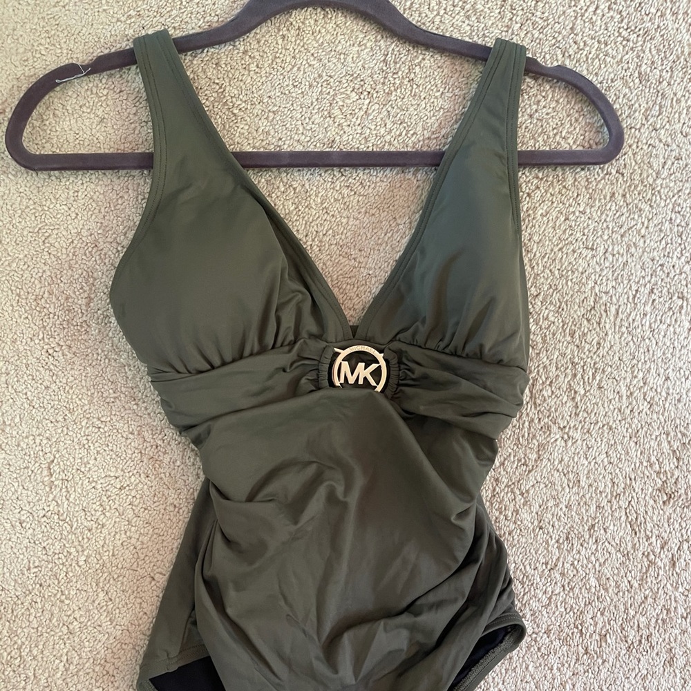 Women’s bathing suit